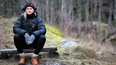 Julia Tunturi mediterar ute i naturen, januari 2021