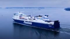 Ilmakuva Finnlinesin Finnswan-laivasta merellä.