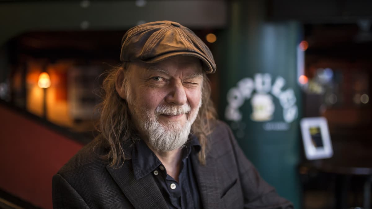 Tuomari Nurmio, muusikko ravintola Populuksesssa