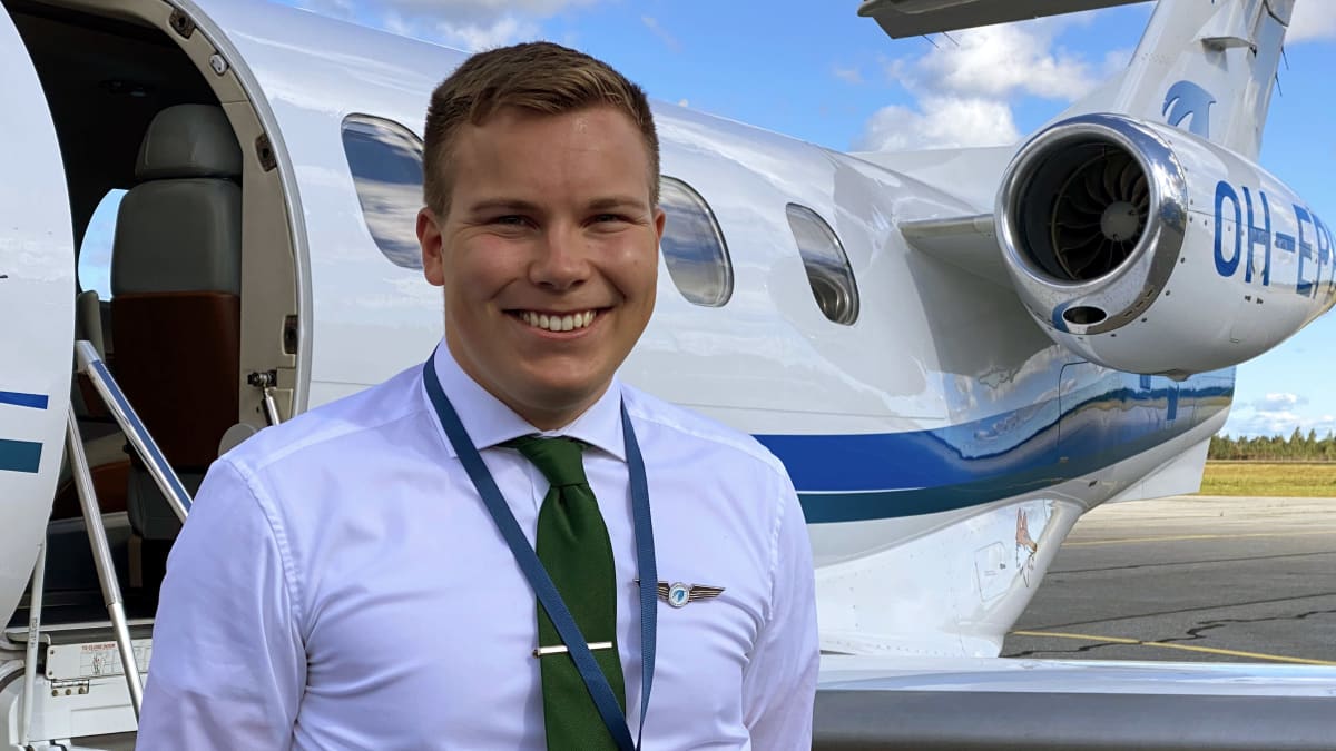 Nämä kolme nuorta opiskelevat ilmailualalla ja uskovat yhä unelmiinsa –  vaikka korona iski, Finnair ilmoitti valtavista vähennyksistä ja kaikesta  tuli epävarmaa