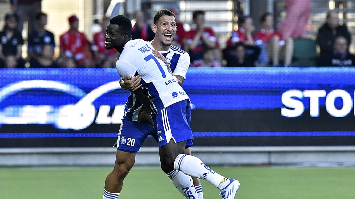 HJK:n Malik ja Murilo juhlivat maalia.