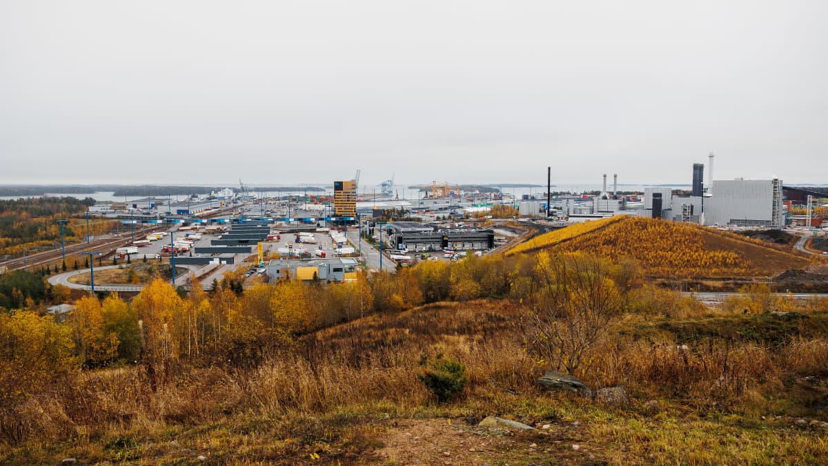 Vuosaaren satama Helsingissä 27. lokakuuta 2022.