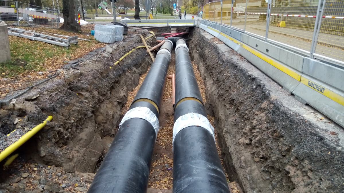 Kaukolämpöputkia uusitaan Tampereen Tammelassa.  