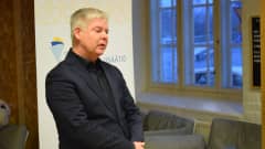 Satakunnan korkeakoulusäätiön Sampsa Kataja pitämässä puhetta.