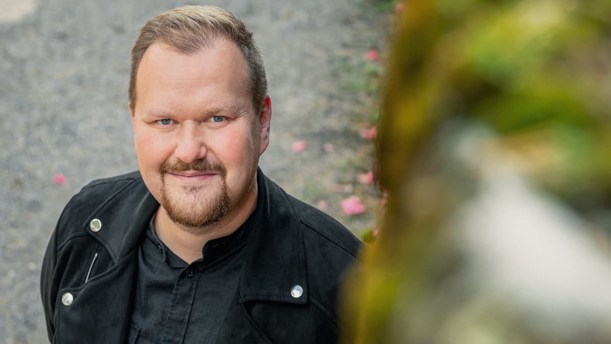 Ylen aluetoimituksen päällikkö Aki Karjalainen.
