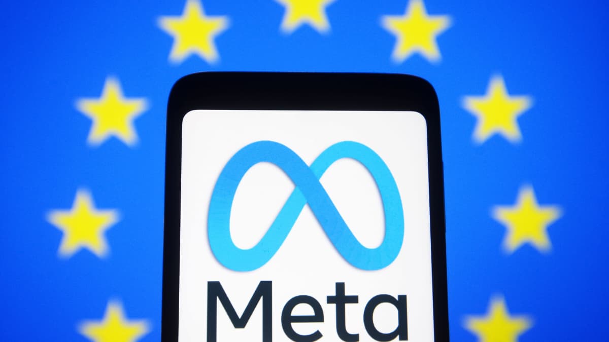 Metan logo puhelimen näytöllä, taustalla Euroopan union lippu. 