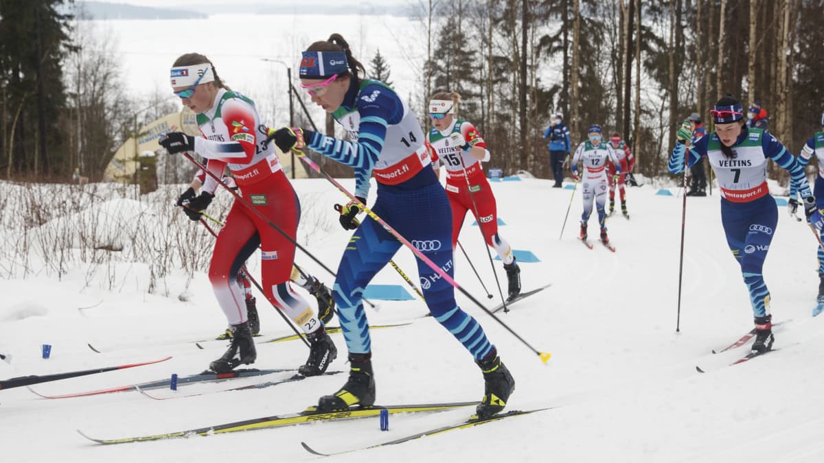 Kerttu Niskanen, Anne Kjersti Kalvå ja Krista Pärmäkoski Salpausselän yhdistelmäkilpailussa.