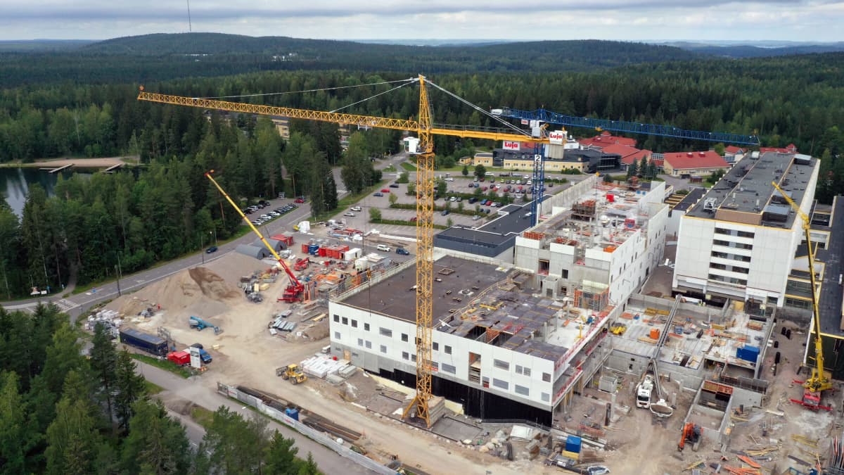Päijät-Hämeen keskussairaalan laajennusosan rakennustyömaa elokuussa 2020.