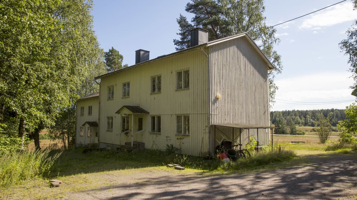 Kiinanmäkenä tunnettu henkilökunnan asuinrakennus Nikkilän sairaalan alueella. 