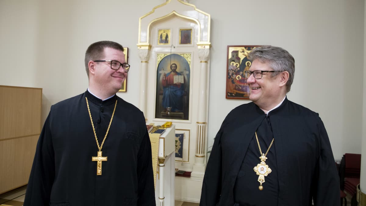 Vasemmalla pastori Jonas Bergenstad. Oikealla kirkkoherra Markku Salminen.