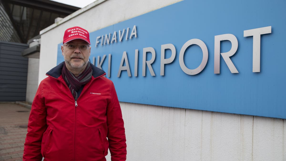 Esa Salokorpi on Net-Air asiamies. Lentoliikenne. 