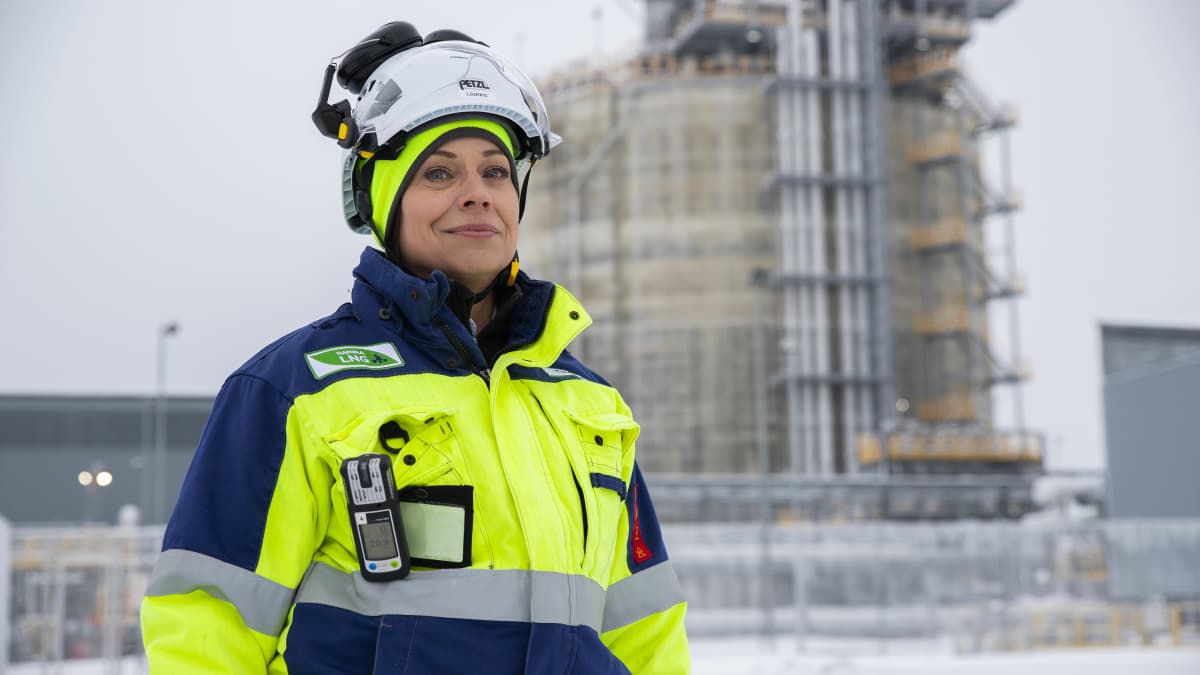 Haminan LNG:n toimitusjohtaja Tuula Liukko Haminan LNG-terminaalilla.