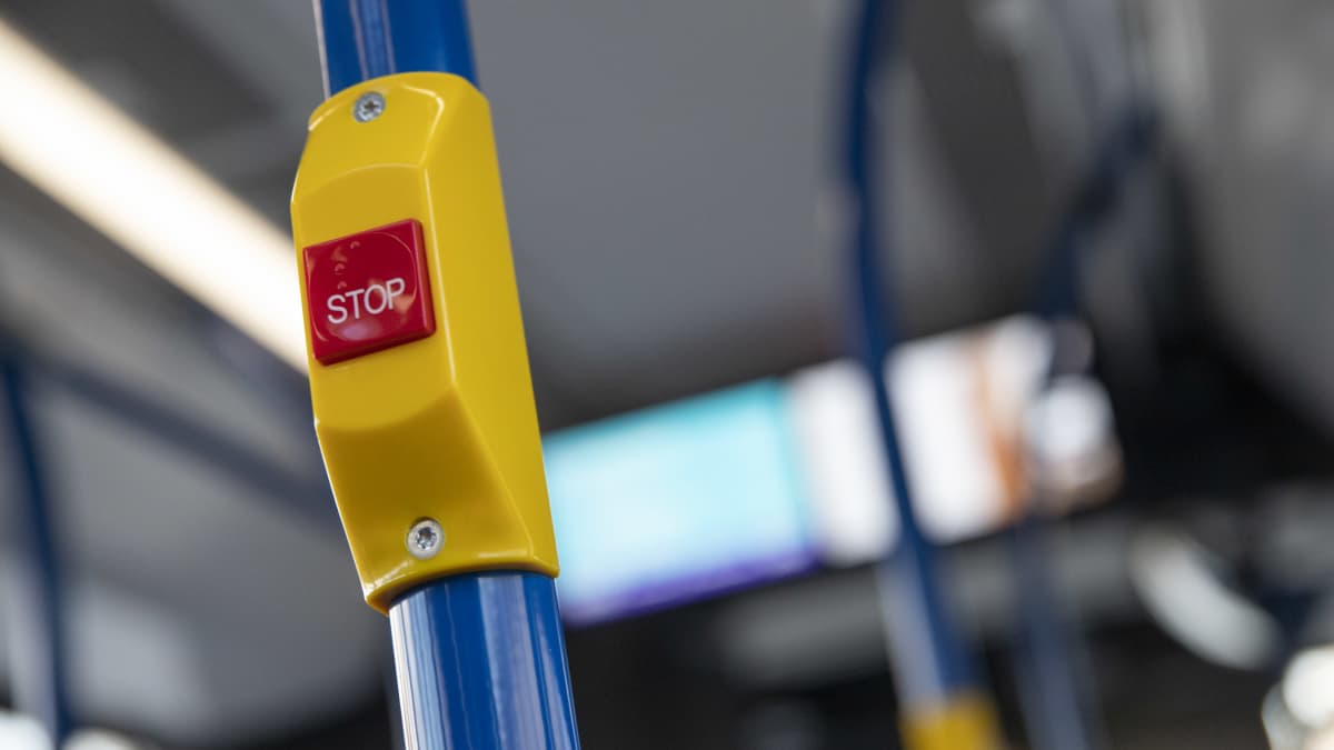 Linja-autoissa käytössä oleva punainen stop-painike, jolla auton saa tarvittaessa pysäytettyä.