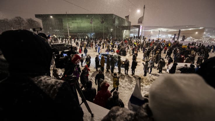 Convoy Finland -nimellä kulkeva liike järjesti perjantaina 4. helmikuuta mielenilmauksen Helsingin keskustassa.