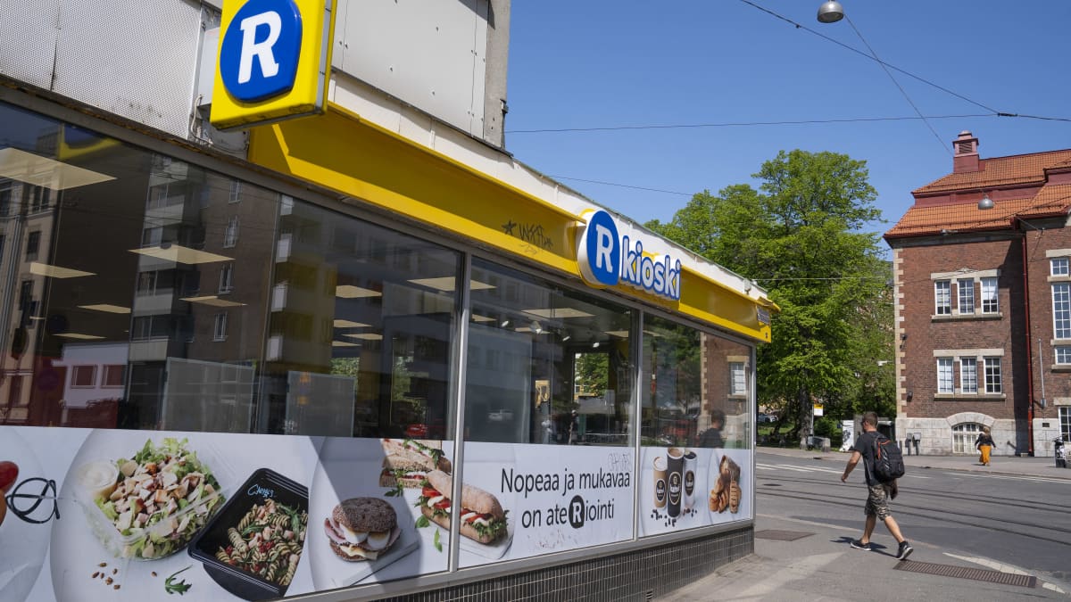 Karhupuiston R-kioski Kalliossa.