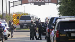 Poliiseja ja hälytysajoneuvoja tapahtumapaikalla Allenissa teksasissa.