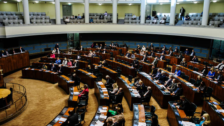 Eduskunnan täysistuntosali 20. huhtikuuta 2022.