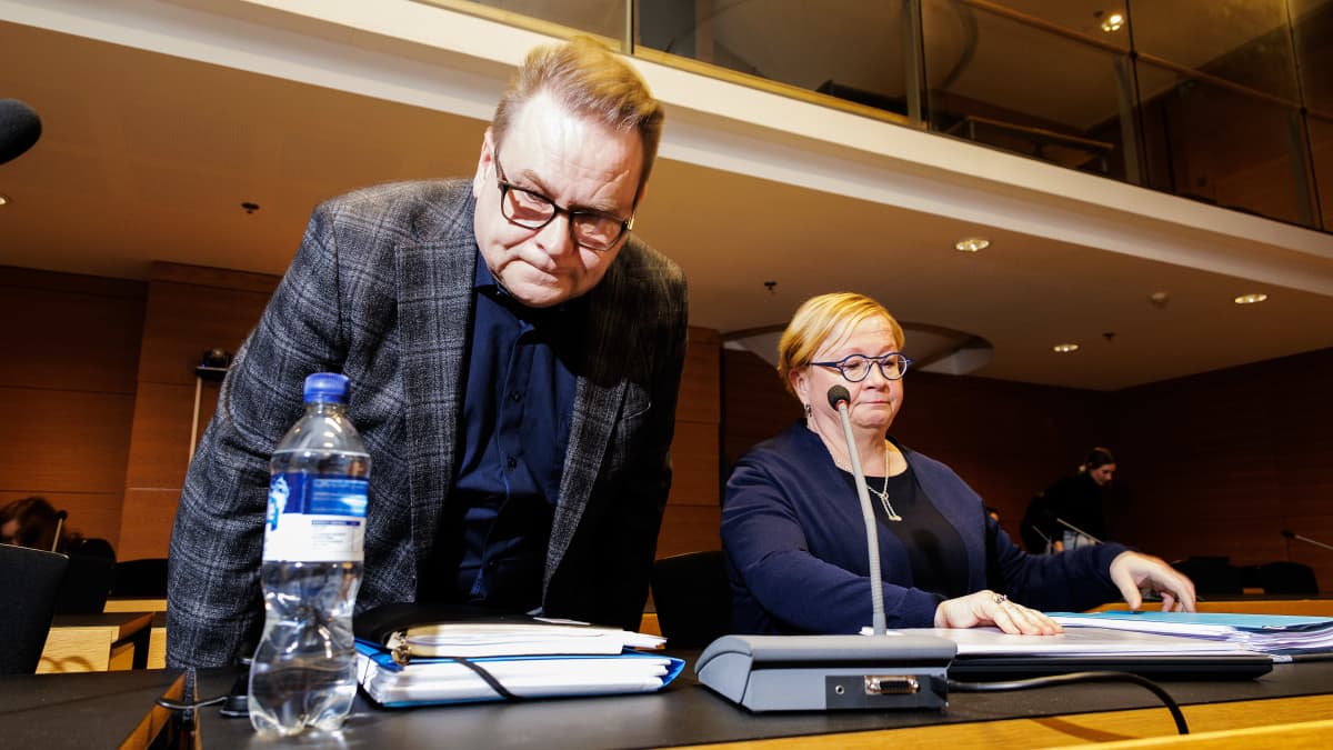 Erityisavustajana toimineelle Kari Jääskeläiselle luettiin 26. tammikuuta 2023 Helsingin käräjäoikeudessa syytteet petoksesta ja virkavelvollisuuden rikkomisesta.