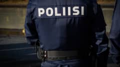 Poliisit ajoharjoituksissa Polamkissa.