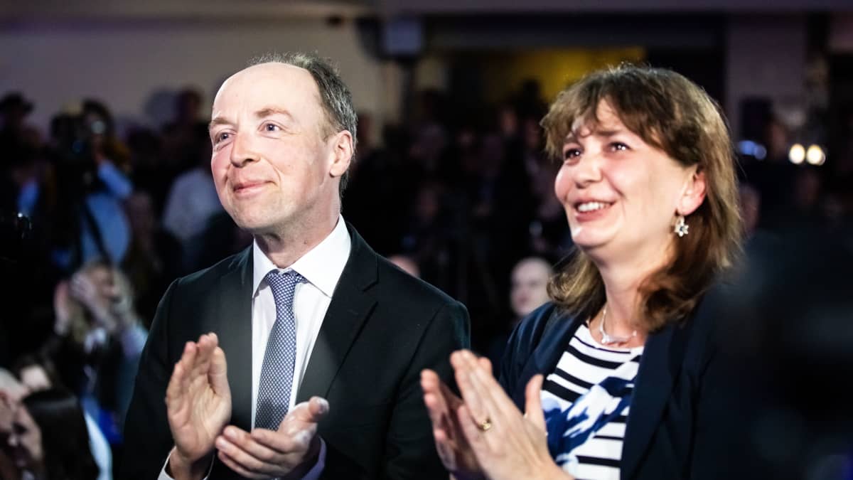 Eduskuntavaalit 2019. Perussuomalaisten vaalivalvojaiset. Riikka Slunga-Poutsalo ja Jussi Halla-aho juhlivat