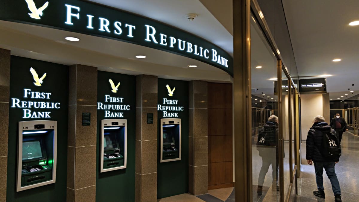 First Republic Bank -pankin automaatteja New Yorkissa 27. huhtikuuta 2023.