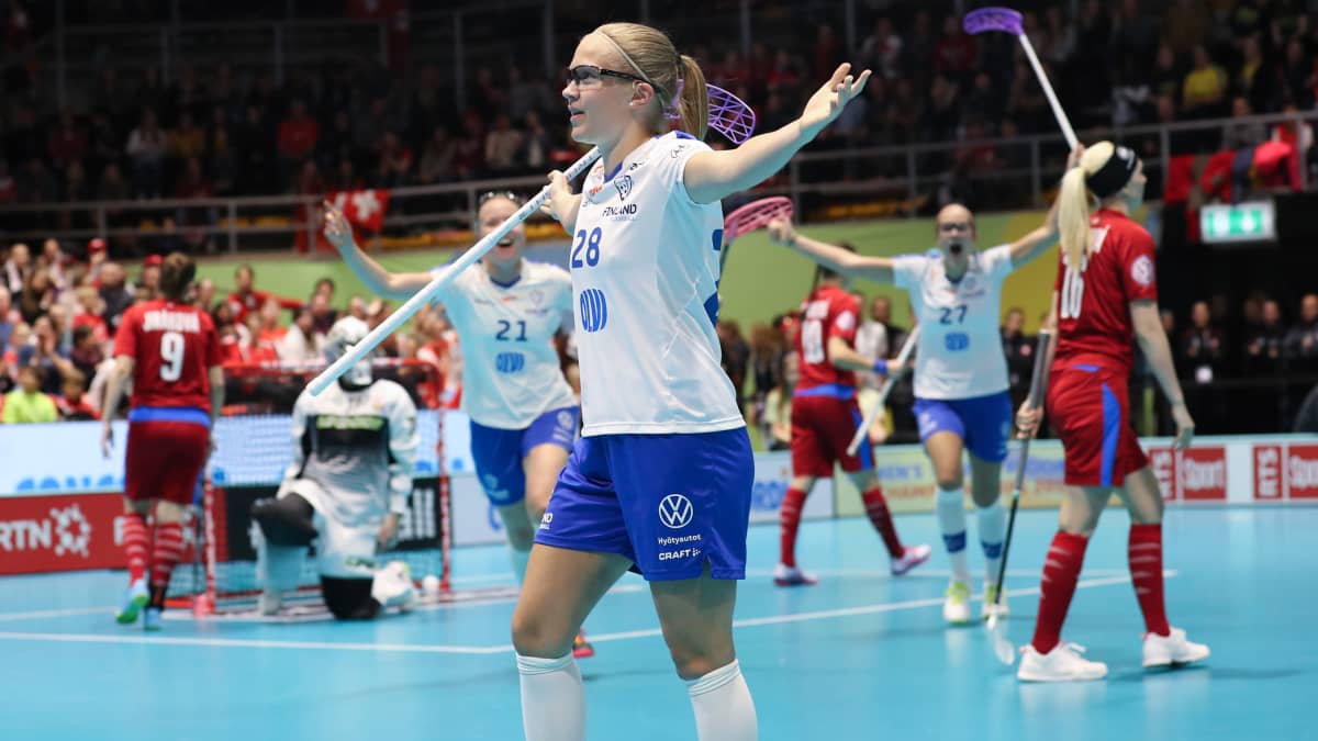 Veera Kauppi tuulettaa.