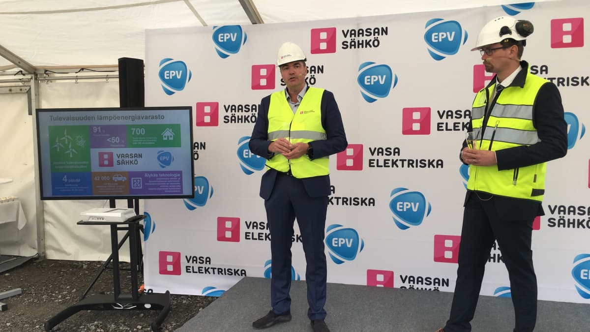 Vaasan Sähkön Stefan Damlin ja EPV Energian Mats Söderlund