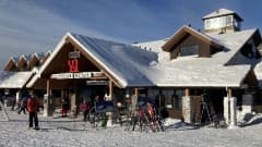 Ylläksen hiihtokeskuksen kahvila- ja suksivuokraamorakennus