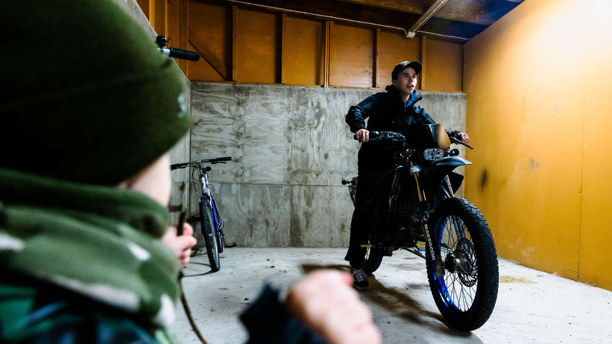 Oliver Sundman tuli isäksi ennen kuin sai mopokortin – tällaista on ...