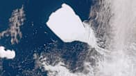 Satelliittikuva pilviverhon alla meressä ajelehtivasta jäävuoresta