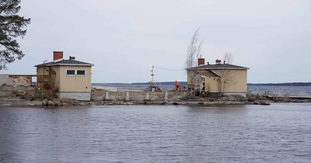 Harvinainen näky Tampereella: osa suojellusta Rauhaniemen kansankylpylästä katosi