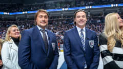 Teemu Selänne ja Teppo Numminen olivat viime yön NHL-pelin keskipisteenä Winnipegissä.