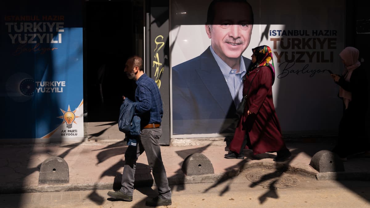 Presidentti Erdogan kampanjatoimisto Kasimpasassa, Istanbulissa.