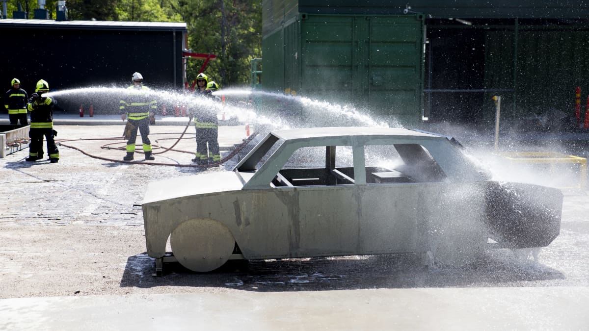 Sähköautopalot ovat laivaliikenteen kasvava riski.