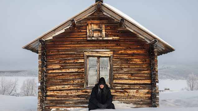 The 69 Eyes yhtyeen laulaja Jyrki Linnankivi Utjoen kirkkotuvilla.