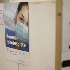 Eksoten rokotuspisteessä oleva juliste kauppakeskus IsoKristiinassa Lappeenrannassa.