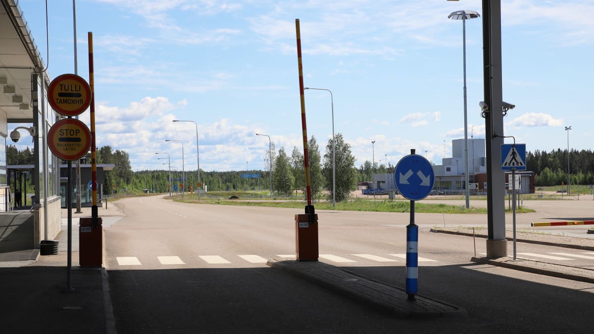 Vaalimaan raja-aseman avoinna oleva portti Venäjän suuntaan.