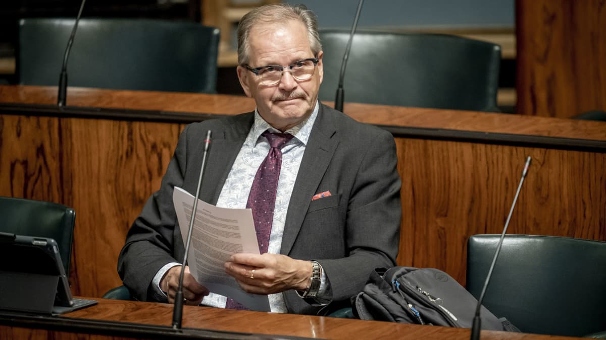 Kansanedustaja Raimo Piirainen täysistunnossa 11.9.2019