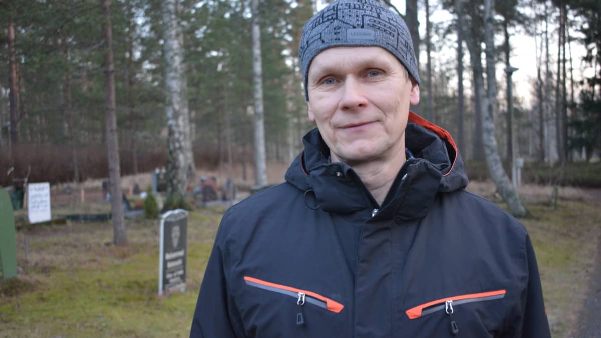 Hautausmaan päällikkö Pekka Sorri.