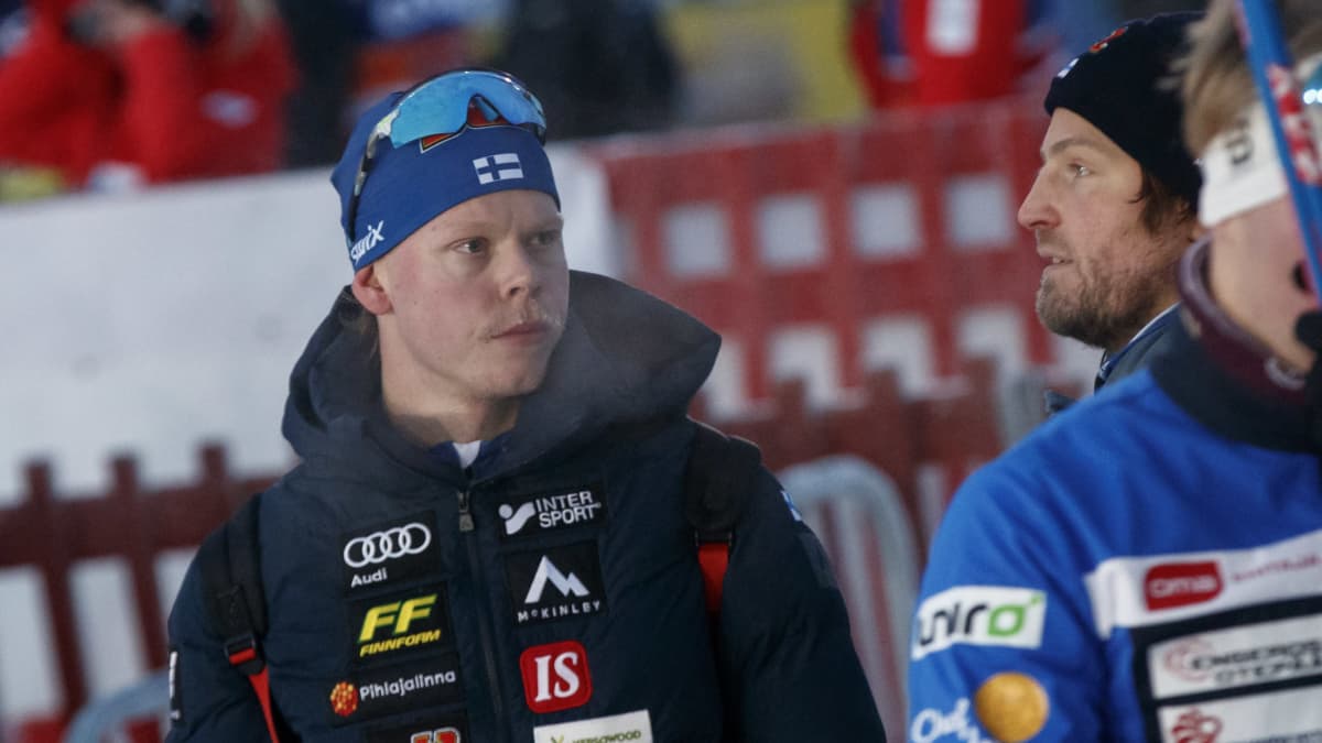 Sprinttihiihtäjä Lauri Mannila ja maajoukkueen valmentaja Ville Oksanen kuvassa.