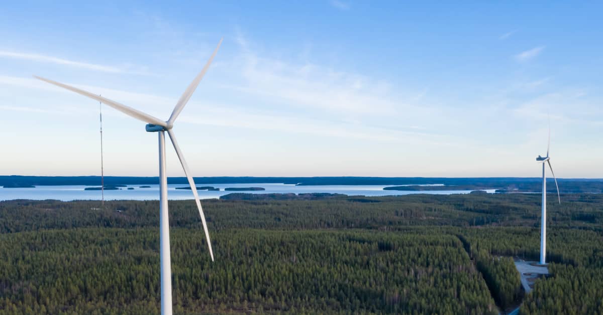 Alajärven ja Kyyjärven alueelle on nousemassa tuuli- ja aurinkovoimaa tuottava hybridipuisto –  kattaisi 370 000 kaksion sähköntarpeen