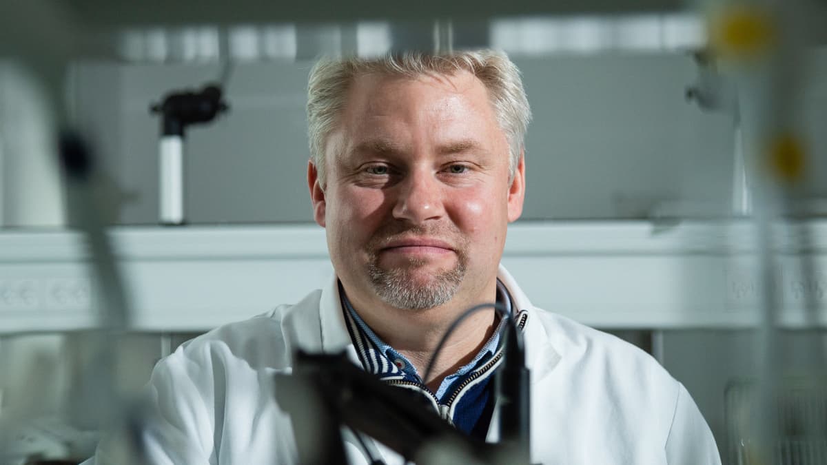 Tutkija Thomas Juul-Pedersen Grönlannin ilmastonmuutoksen tutkimuskeskuksesta