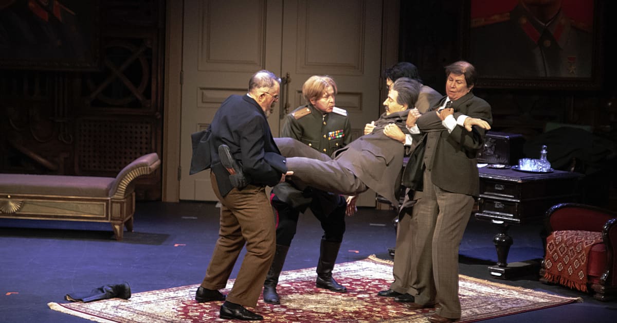 Teatteri teki esityksen kuolevasta Stalinista – sitten alkoi sota, ja ...