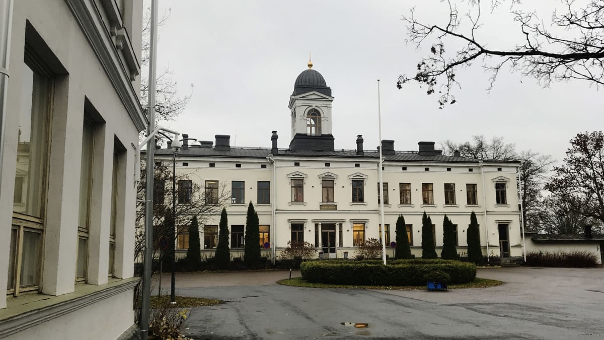 Pitkäniemen psykiatrinen sairaala Nokialla. Päärakennus.
