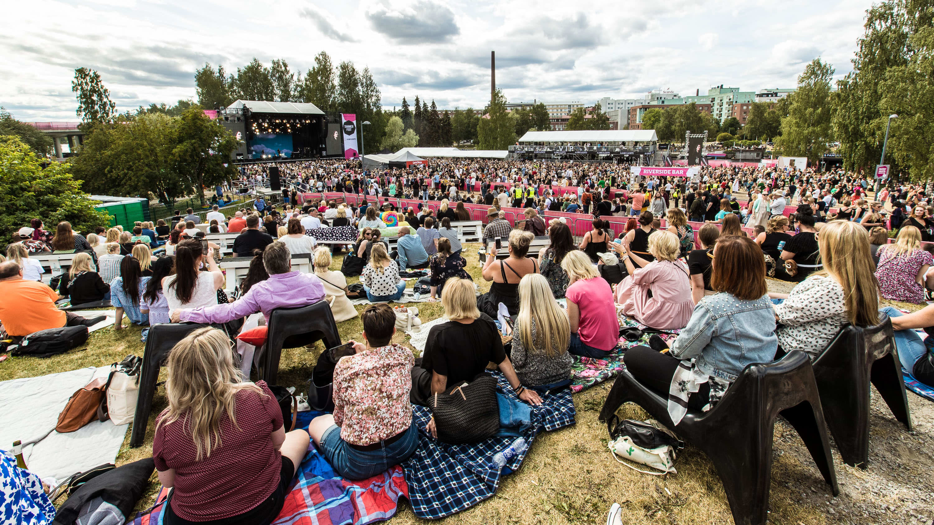 Yleisöä Behmin keikalla loppuunmyydyssä Tammerfestissä Ratinassa 23.7.2021. Pirkanmaan koronatilanteen status oli paria päivää aiemmin siirretty kiihtymisvaiheeseen.