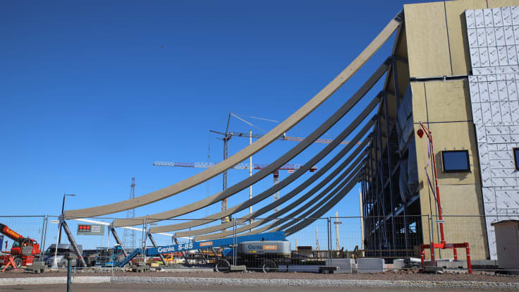 Kotkan tapahtumakeskuksen kattorakenteet Kotkan kantasatamassa.