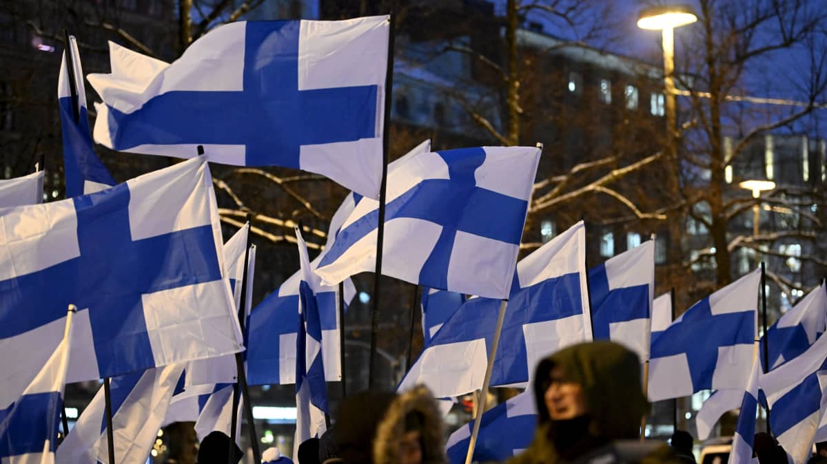 Itsenäisyyspäivän kansallismielinen Suomi herää -kulkue Helsingissä 6. joulukuuta 2022.