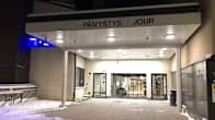 Salon aluesairaalan päivystyksen ovi.