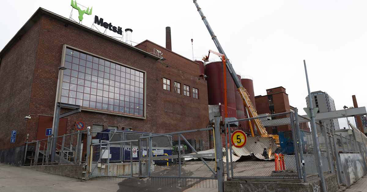 Maisema muuttuu nyt Takon tehtaan ympärillä Tampereella – suurten säiliöiden purku alkoi Laukontorilla