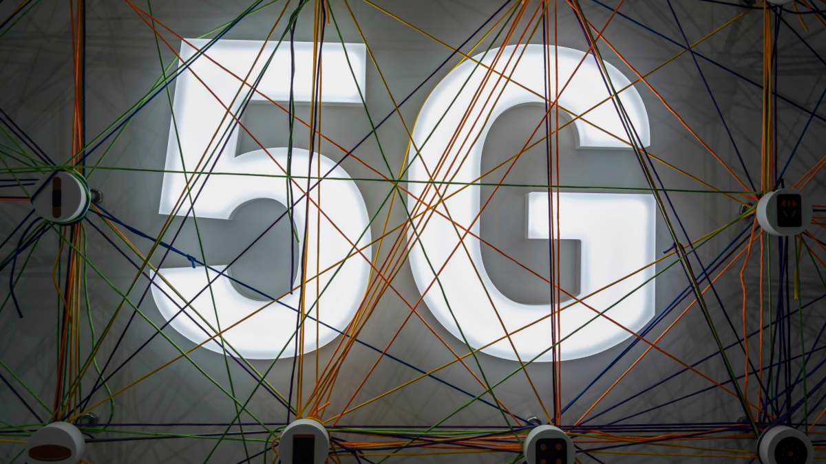 Bild av 5G-logo vid teknologimässan  MWC 2019 i Barcelona i februari 2019.